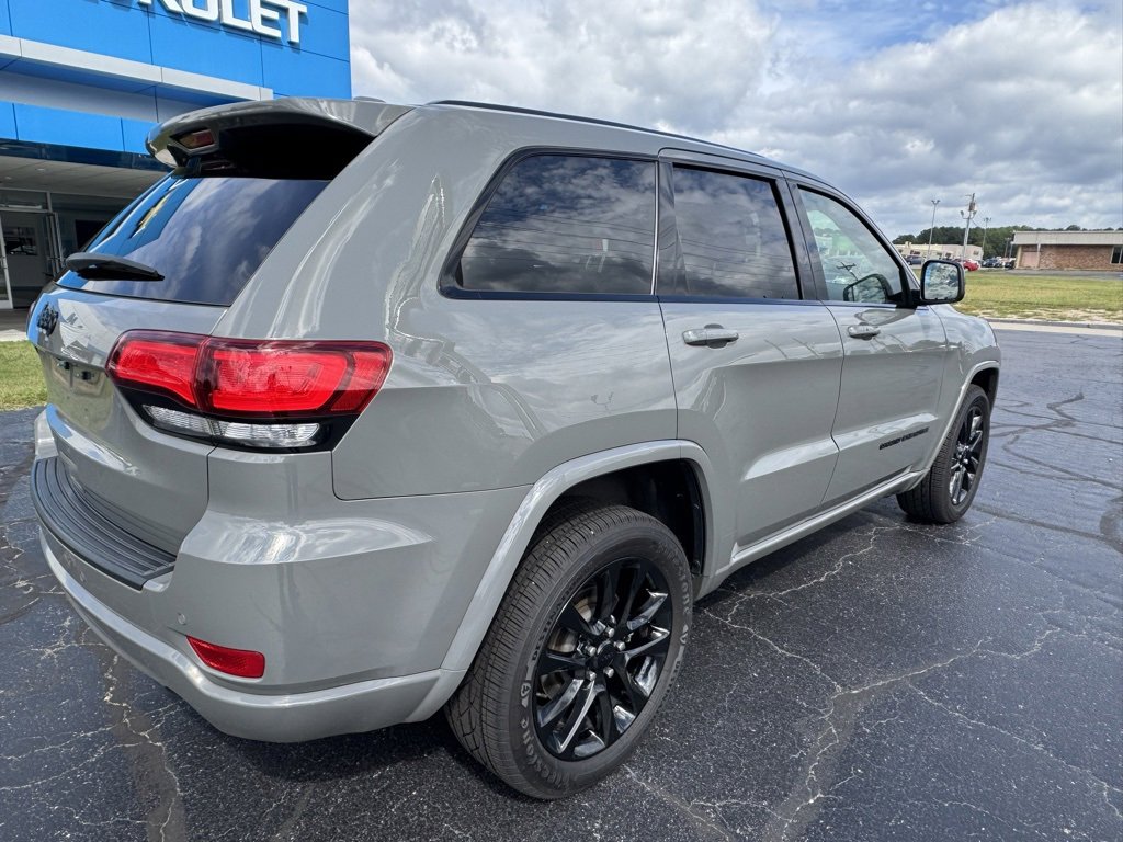 2021 Jeep Grand Cherokee Laredo X photo 3