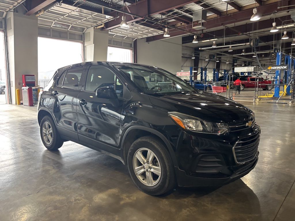 2022 Chevrolet Trax LS photo 3