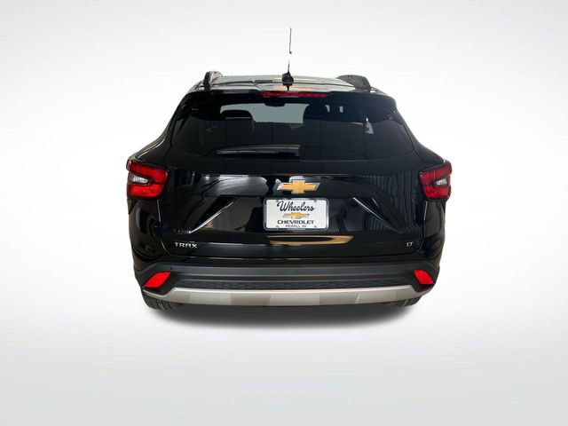 2025 Chevrolet Trax LT photo 3
