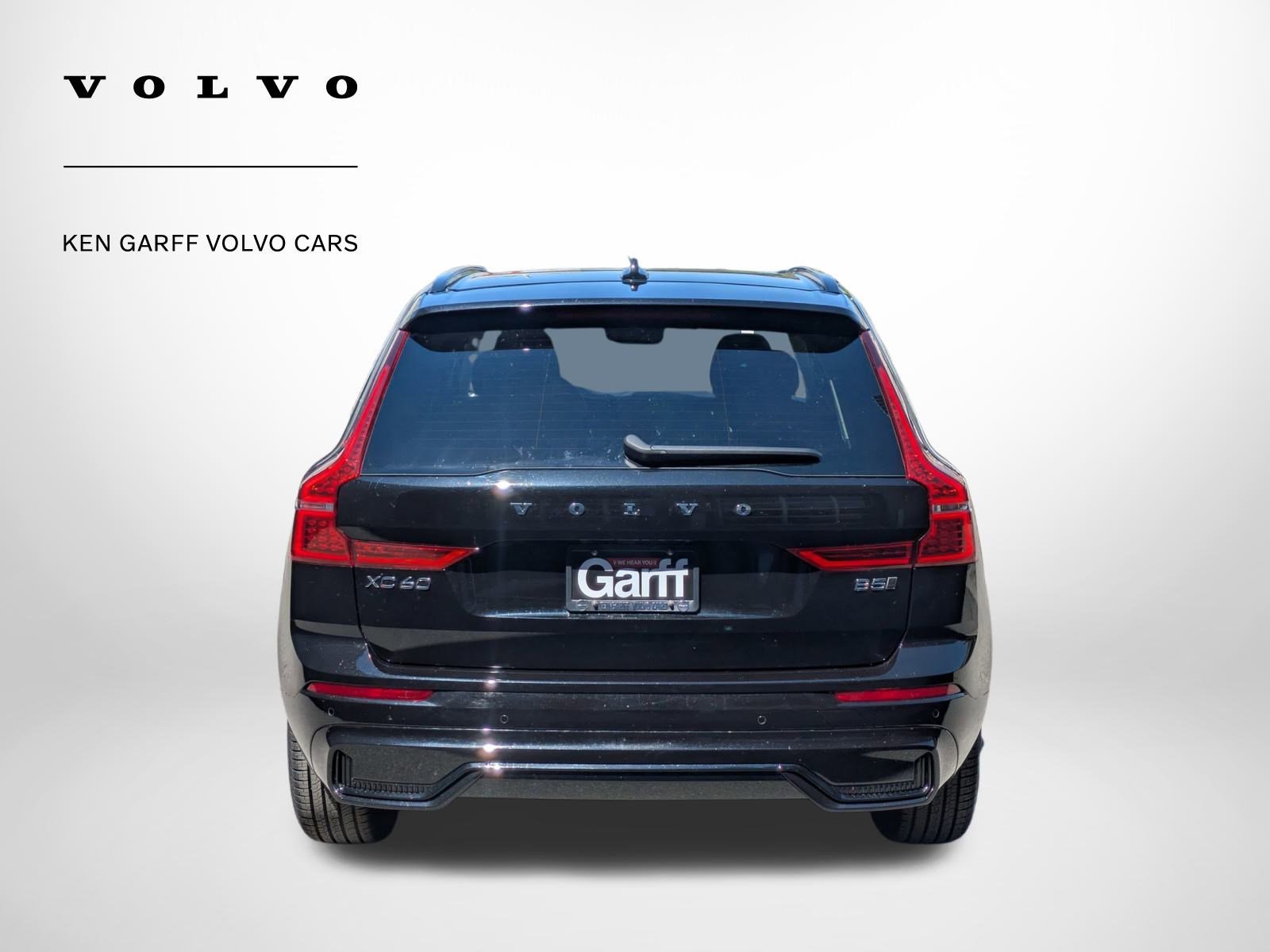 2025 Volvo XC60 Core photo 4