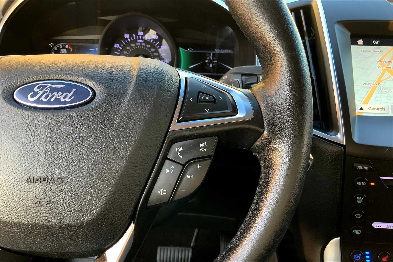 2019 Ford Edge Titanium photo 16