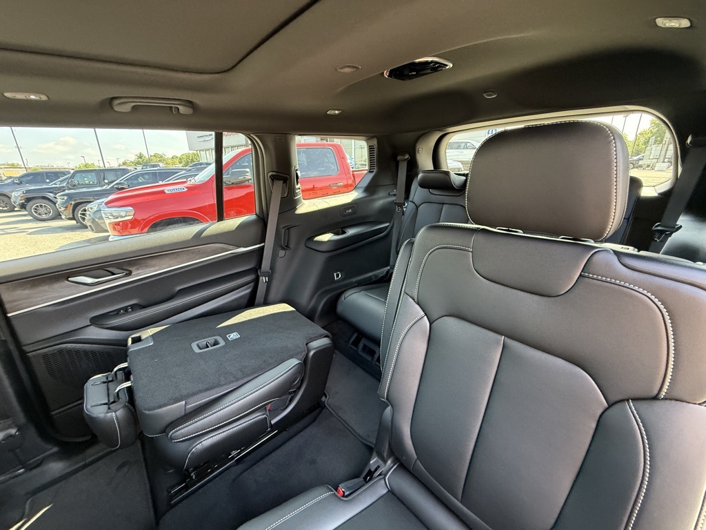 2025 Jeep Grand Cherokee Limited photo 24