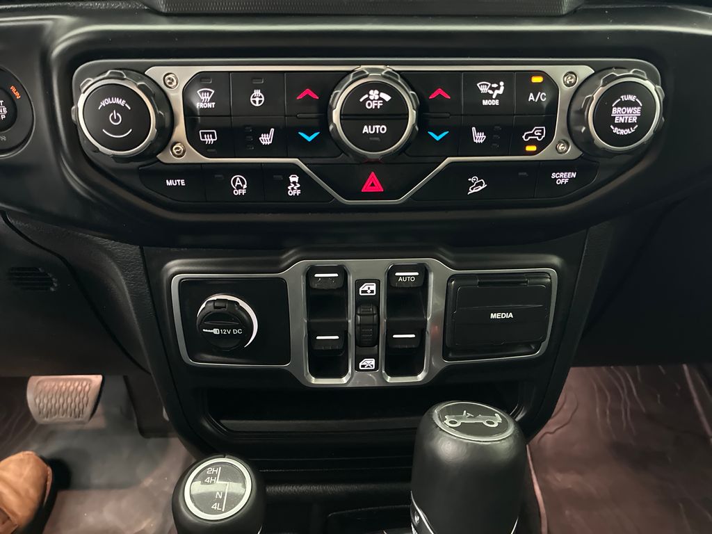 2018 Jeep Wrangler Unlimited Sahara photo 24