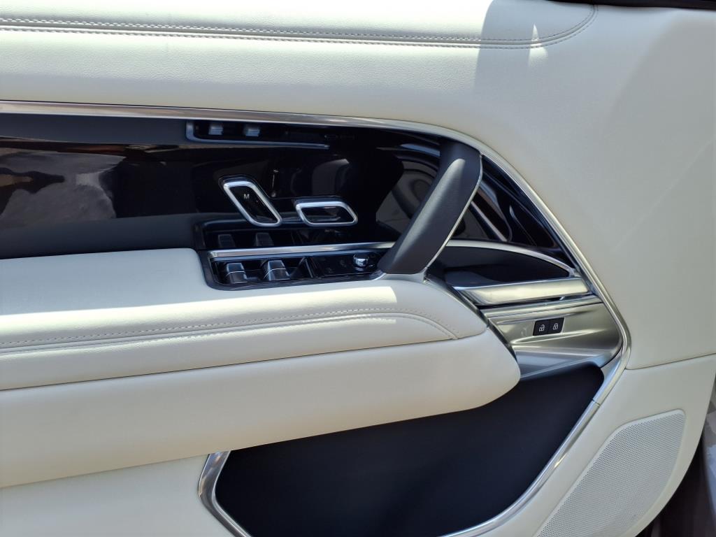 2025 Land Rover Range Rover SE photo 10