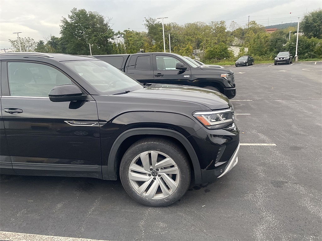 2021 Volkswagen Atlas Cross Sport SE Technology photo 3
