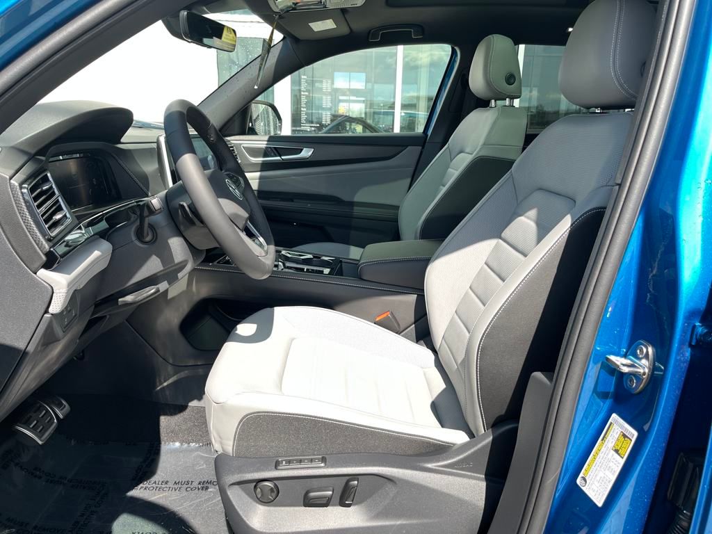 2025 Volkswagen Atlas Cross Sport SEL R-Line photo 9