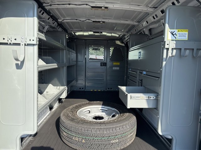 2025 Chevrolet Express Cargo 3500 photo 8