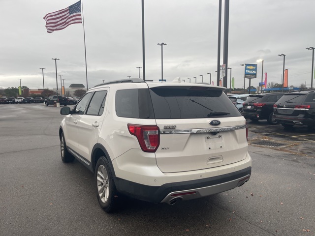 2017 Ford Explorer XLT photo 4