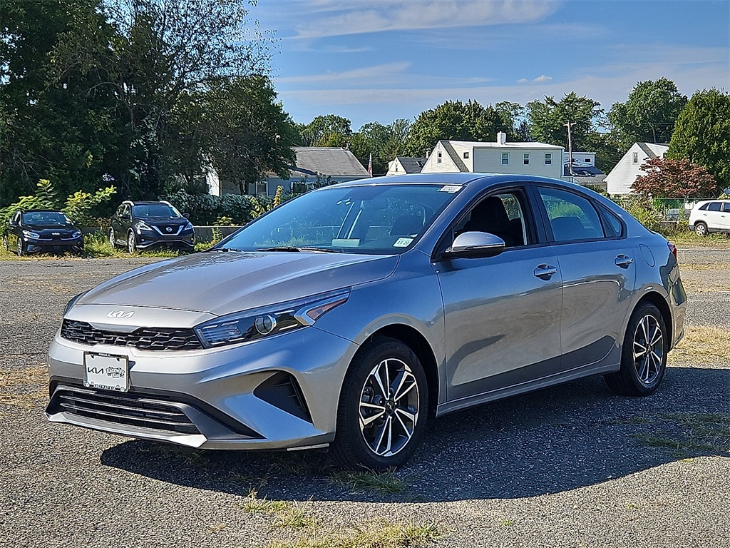 2023 Kia Forte LXS photo 3