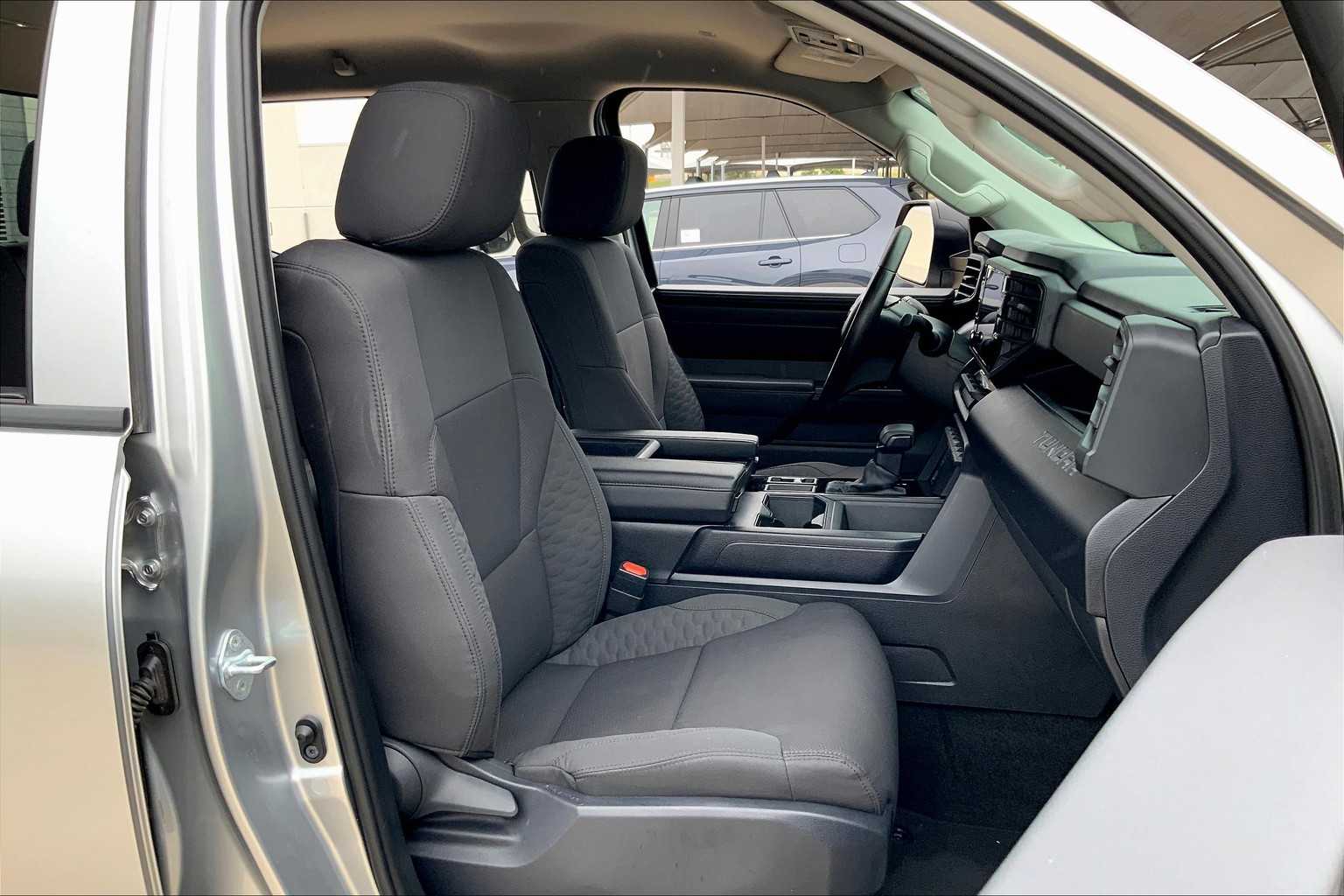 2024 Toyota Tundra SR photo 8