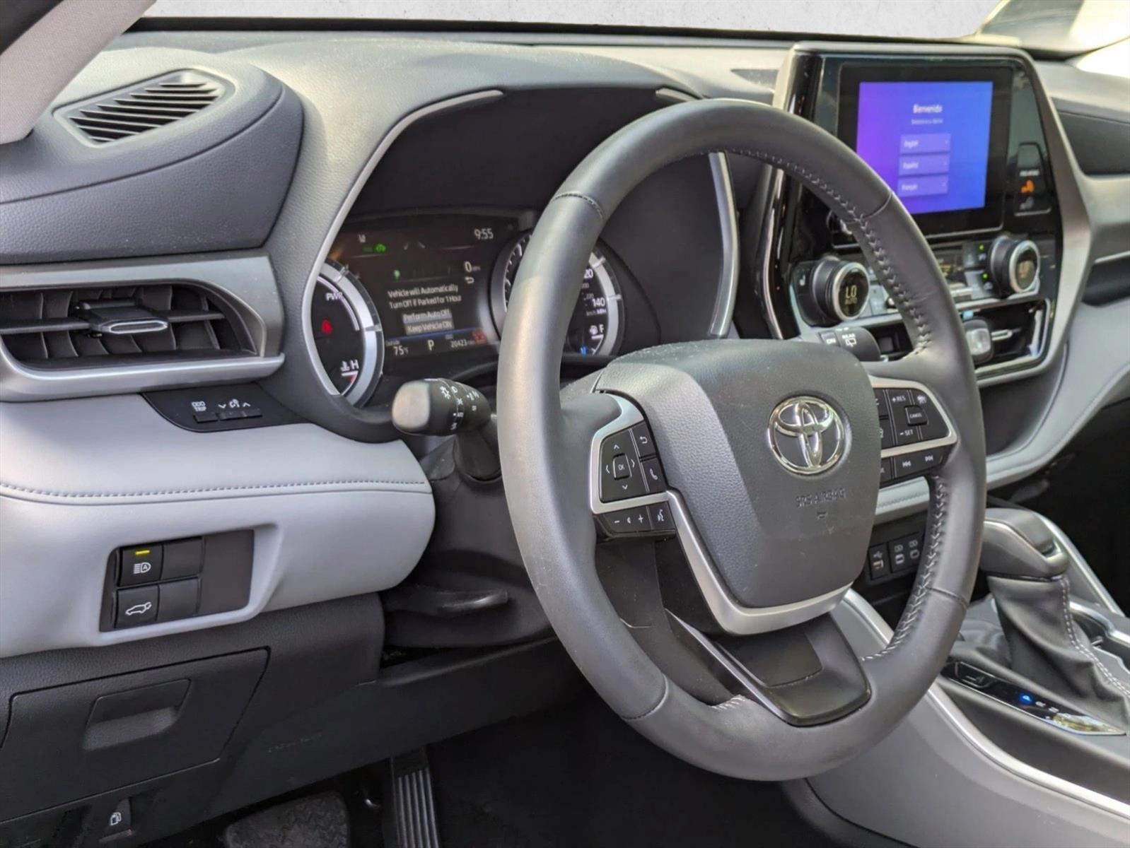 2024 Toyota Highlander Hybrid XLE photo 3