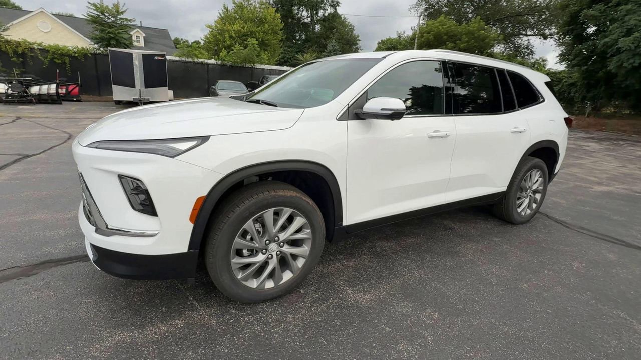 2026 Buick Enclave Preferred photo 4