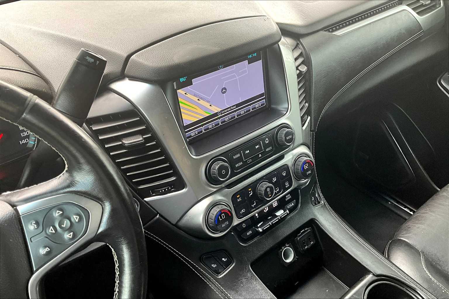 2019 Chevrolet Suburban LT photo 6