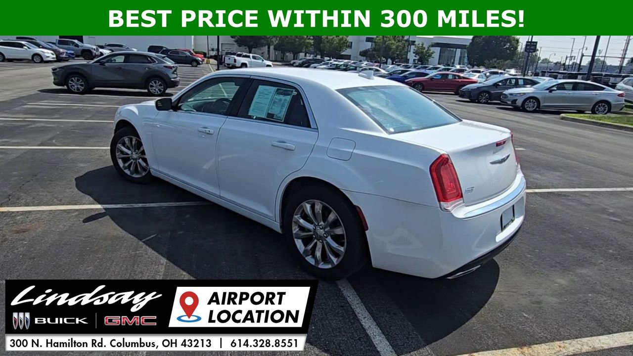 2022 Chrysler 300 Touring photo 5