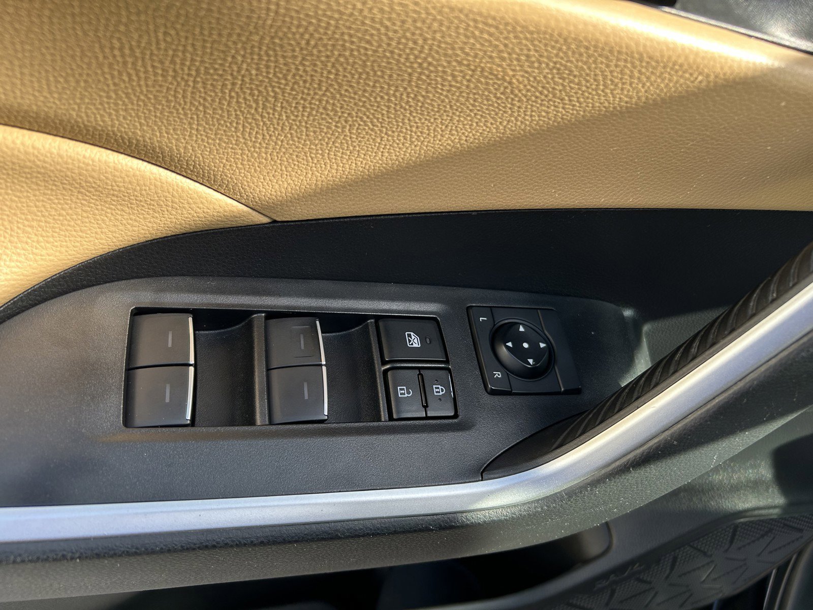 2022 Toyota RAV4 Hybrid XLE photo 11