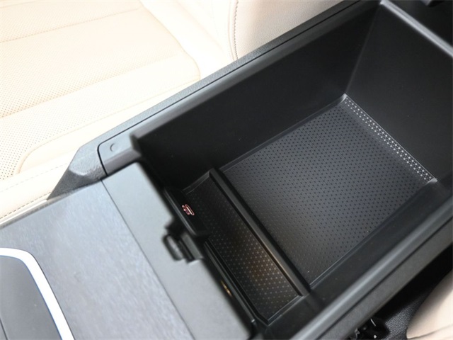 2026 Bmw 330i Sedan photo 3