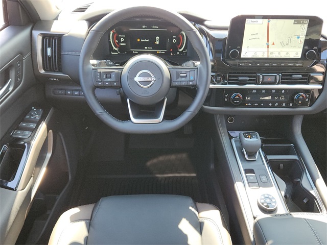 2025 Nissan Pathfinder Platinum photo 9