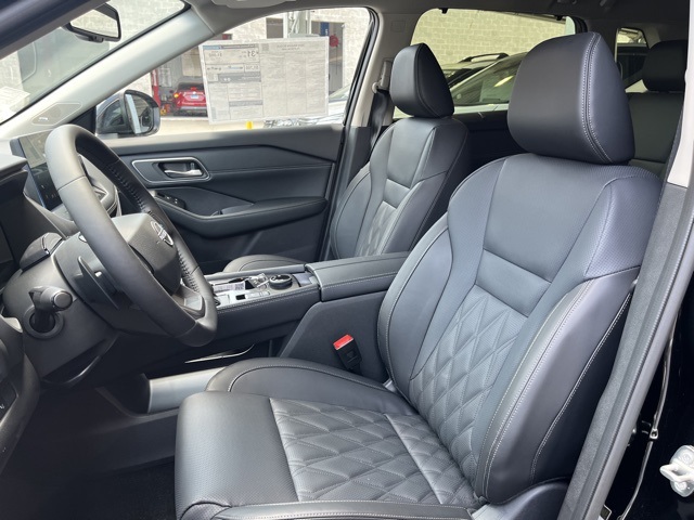 2025 Nissan Rogue Platinum photo 8