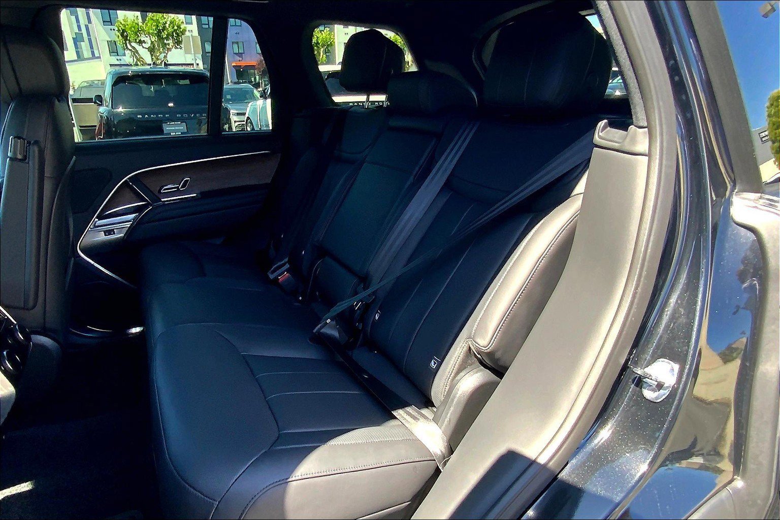 2025 Land Rover Range Rover SE photo 10