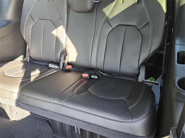 2026 Chrysler Pacifica photo 7