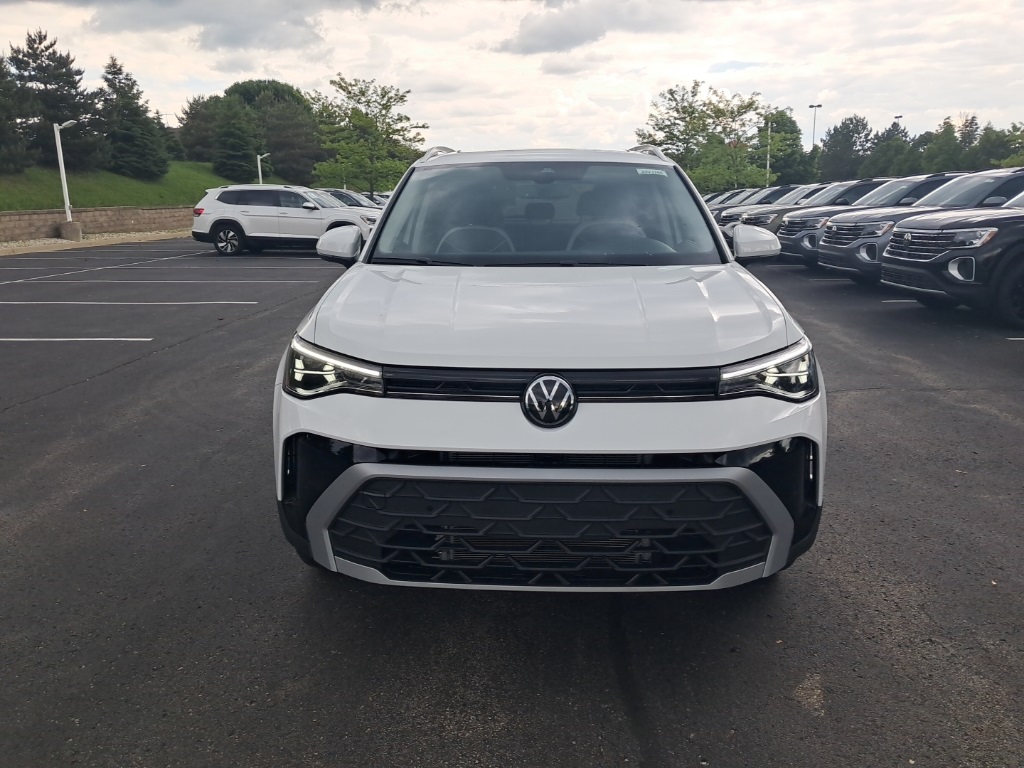 2025 Volkswagen Taos SE photo 2