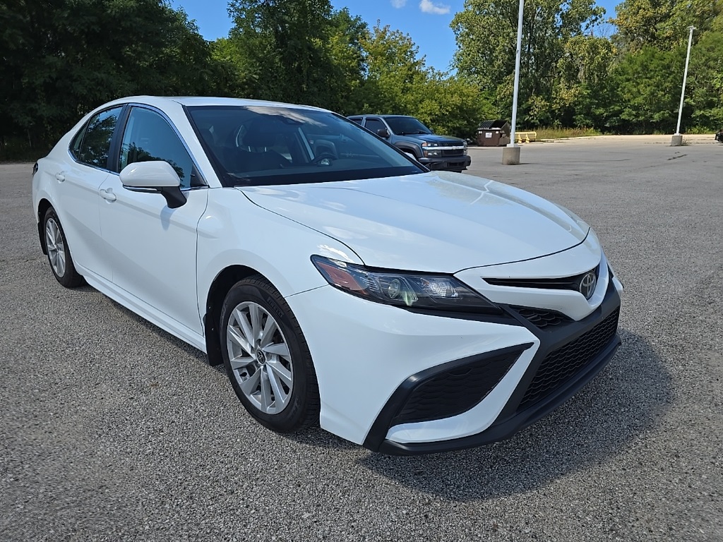 2022 Toyota Camry SE photo 2