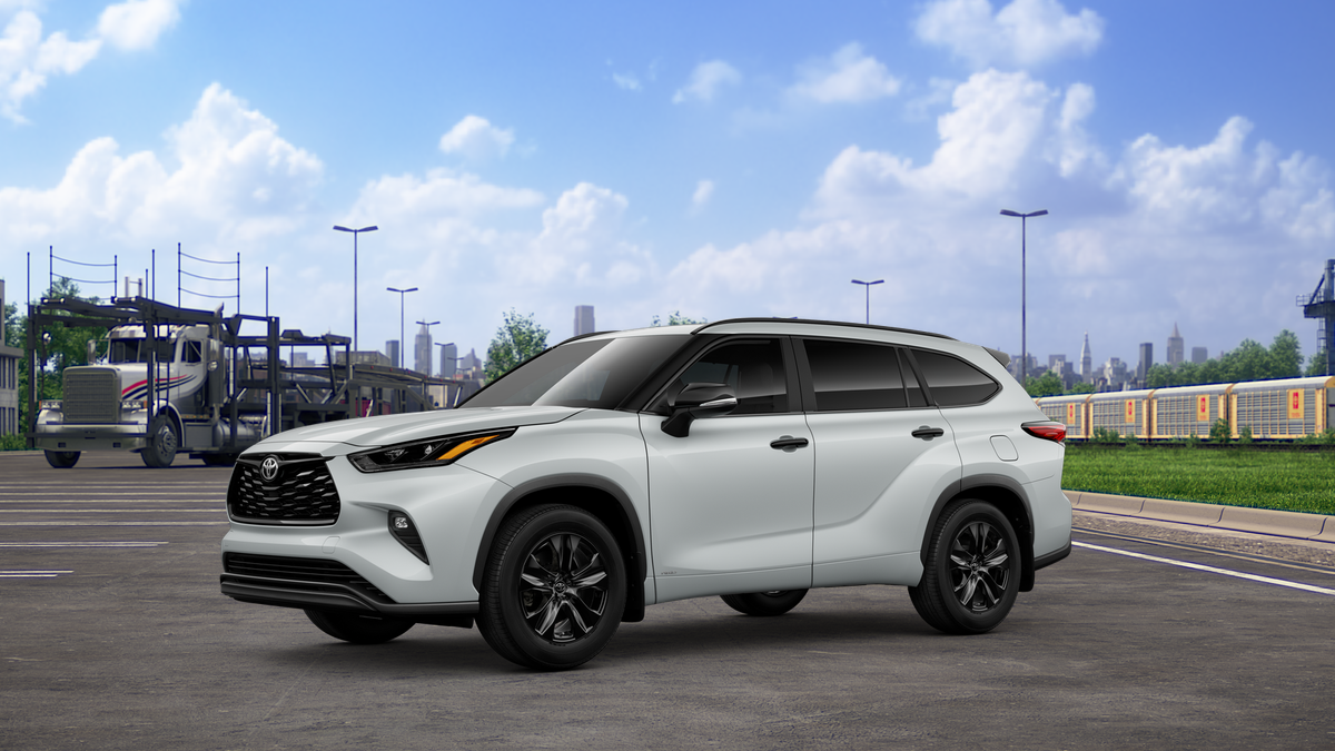 2025 Toyota Highlander Hybrid XLE photo 2