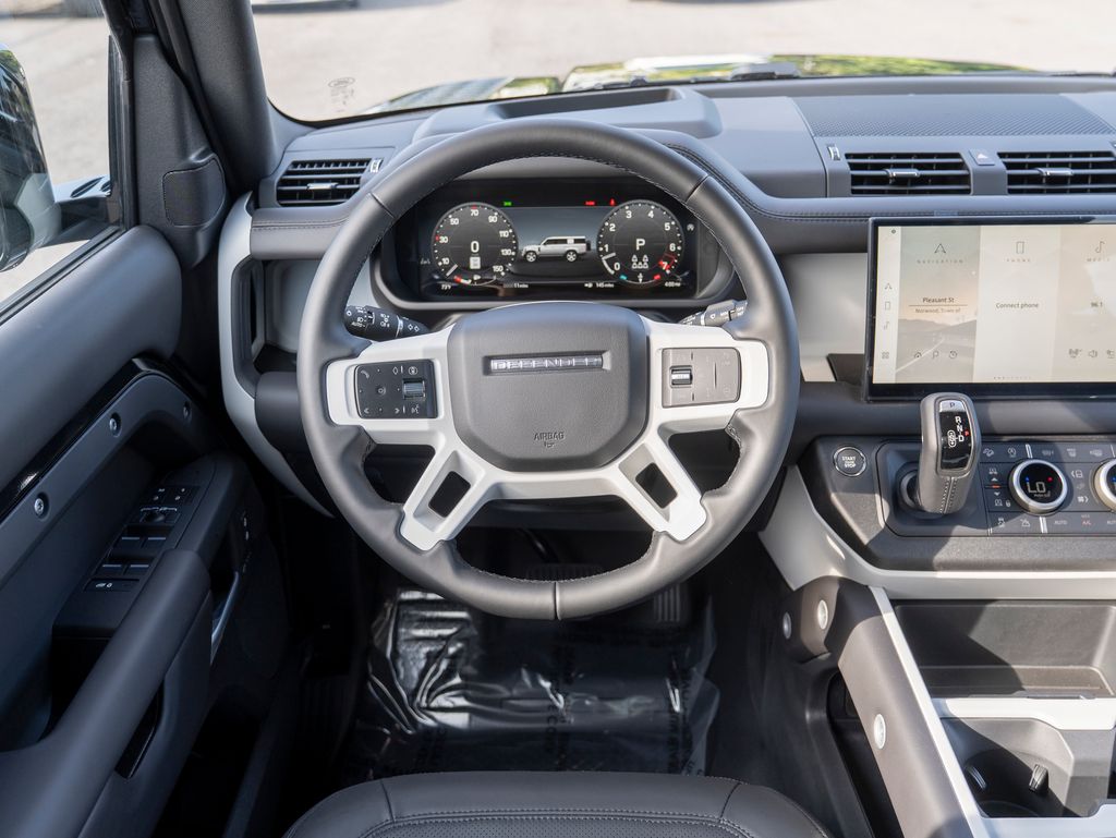 2025 Land Rover Defender 130 X-Dynamic SE photo 12