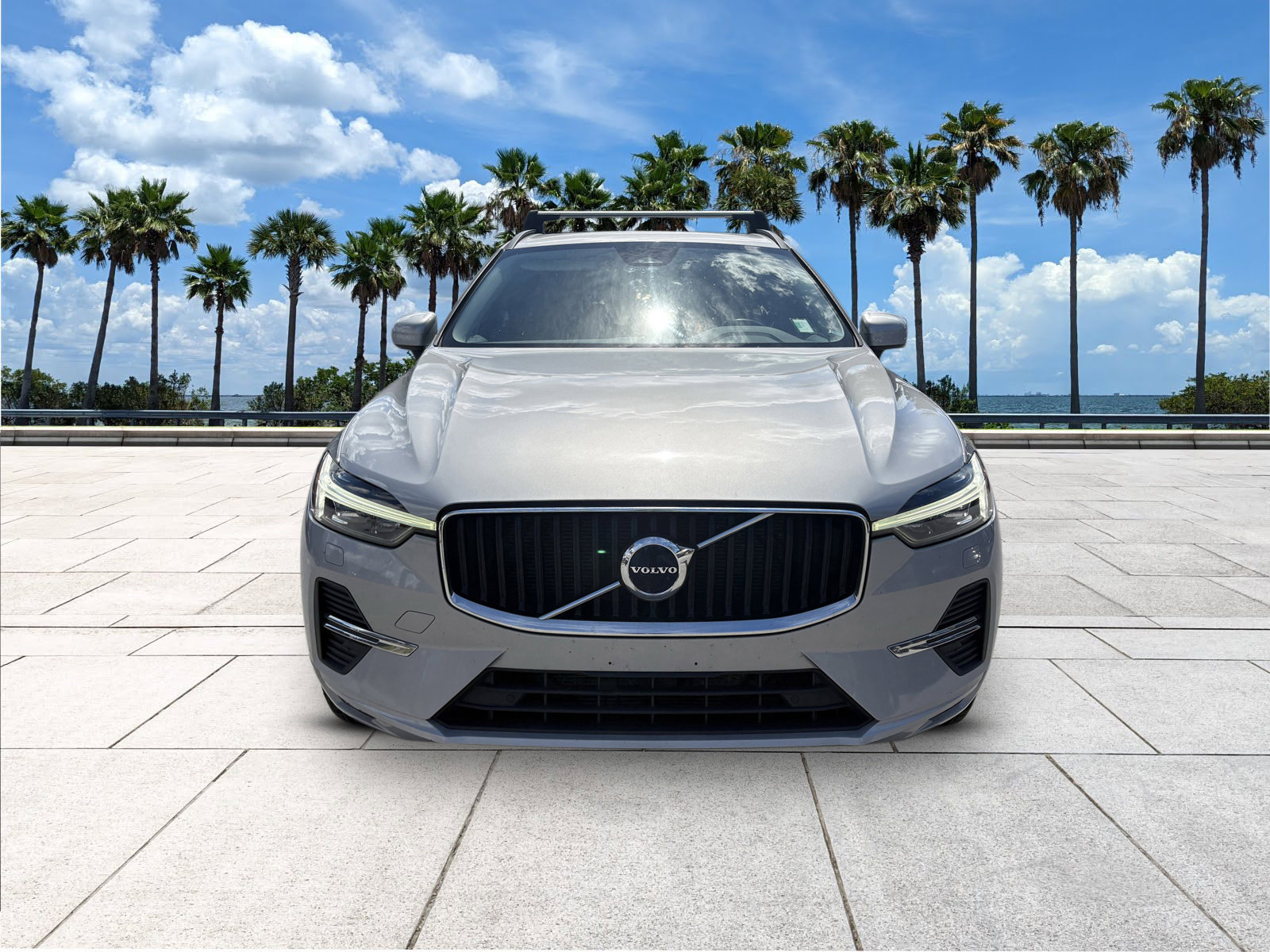 2022 Volvo XC60 Momentum photo 3