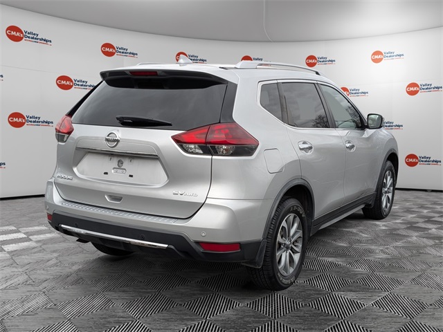 2019 Nissan Rogue SV photo 3