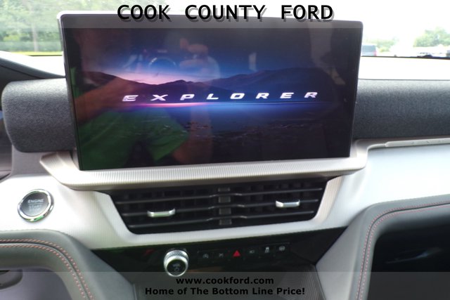2025 Ford Explorer photo 4