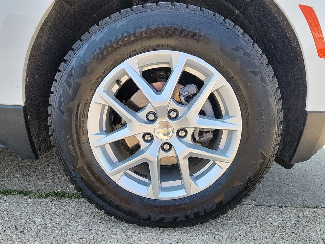 2024 Chevrolet Equinox LT photo 2