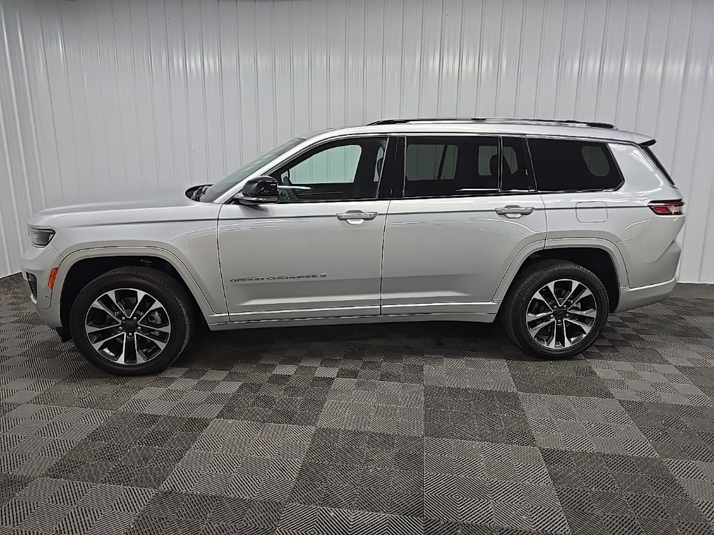 2023 Jeep Grand Cherokee Overland photo 5