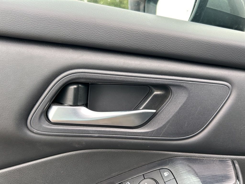 2024 Nissan Rogue SV photo 13