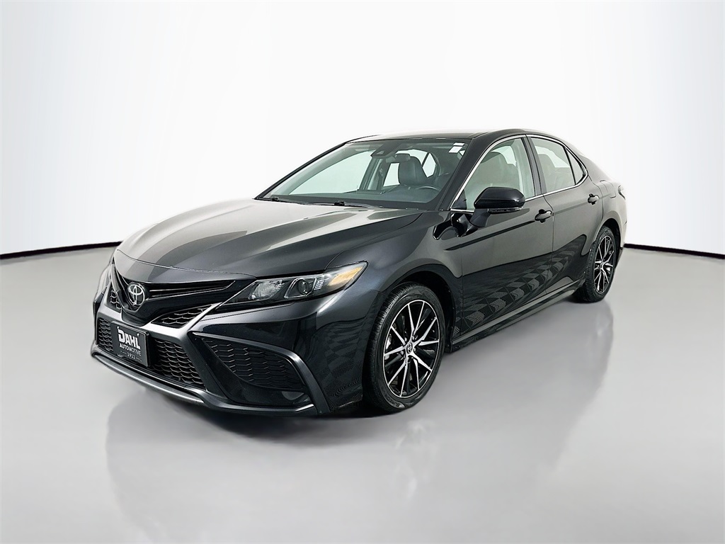 2024 Toyota Camry SE photo 3