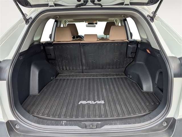 2019 Toyota RAV4 Hybrid XLE photo 22