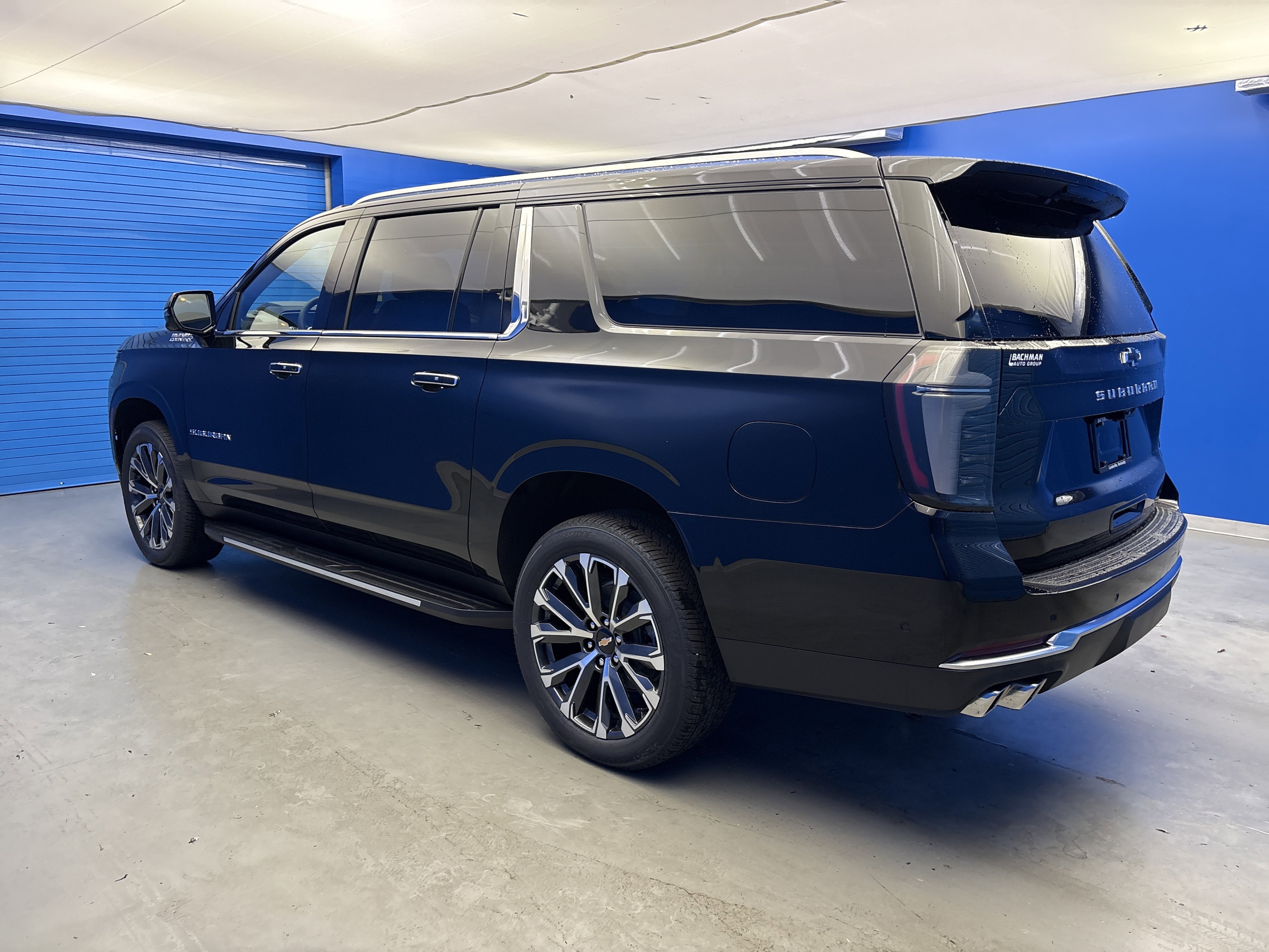 2025 Chevrolet Suburban High Country photo 3