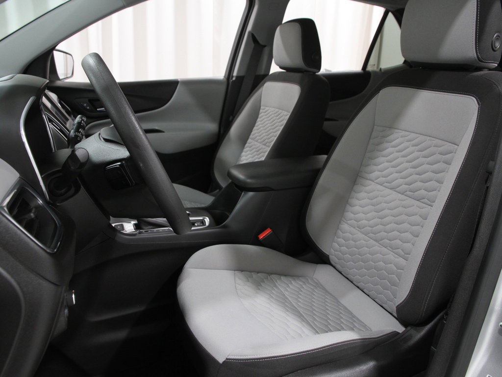 2021 Chevrolet Equinox LS photo 4