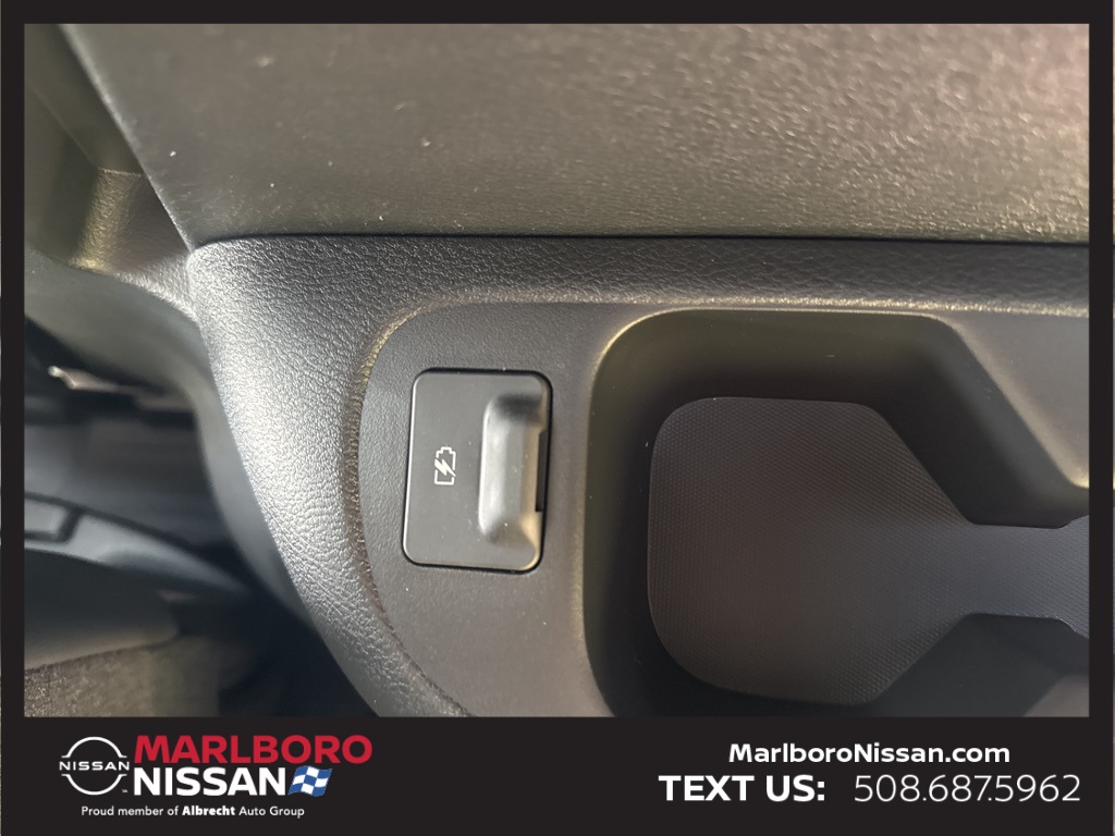 2025 Nissan Pathfinder SL photo 17