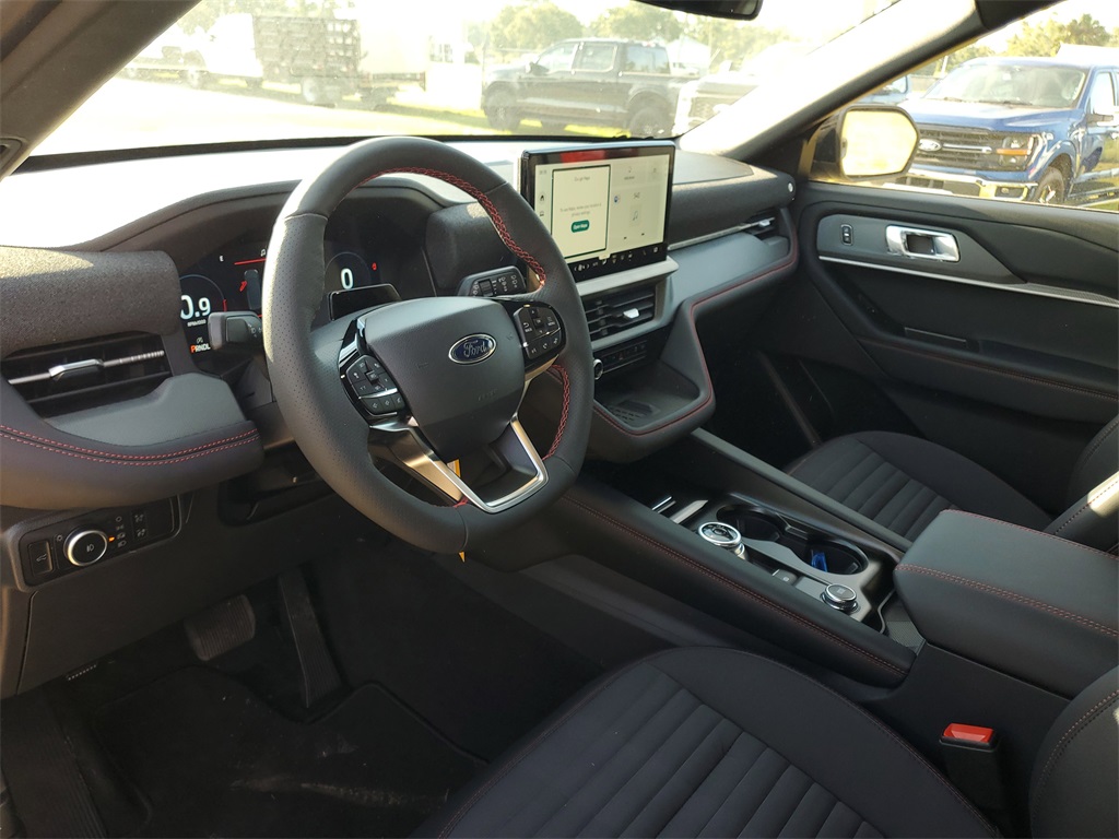 2025 Ford Explorer ST-Line photo 4