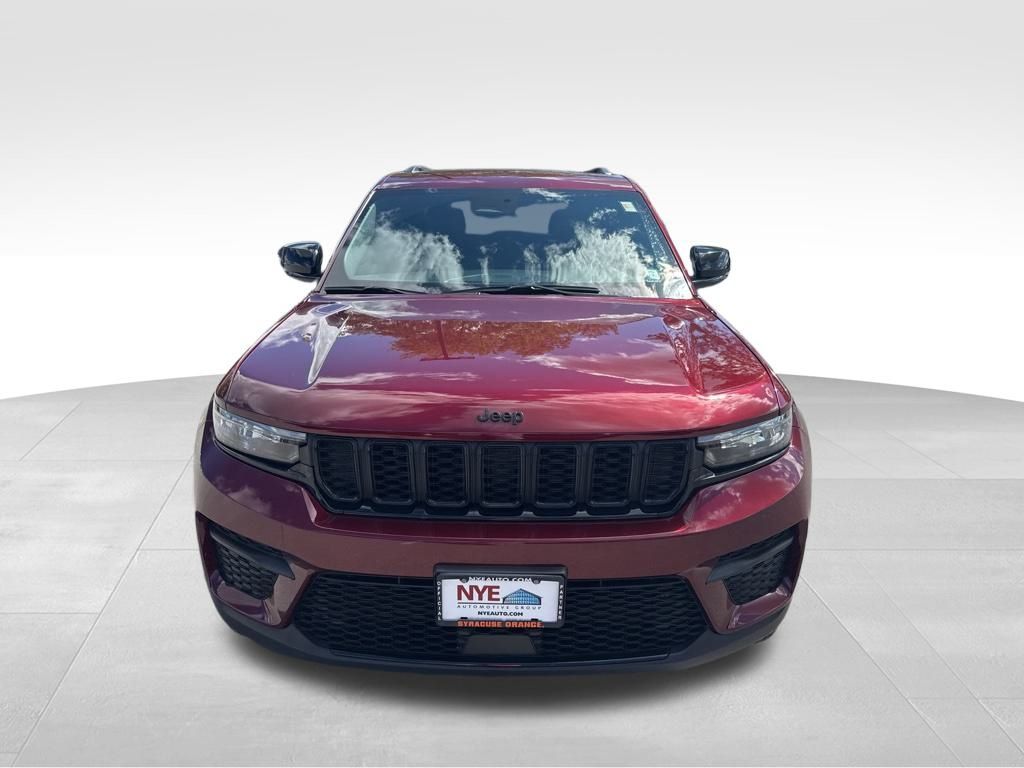 2025 Jeep Grand Cherokee Altitude photo 8