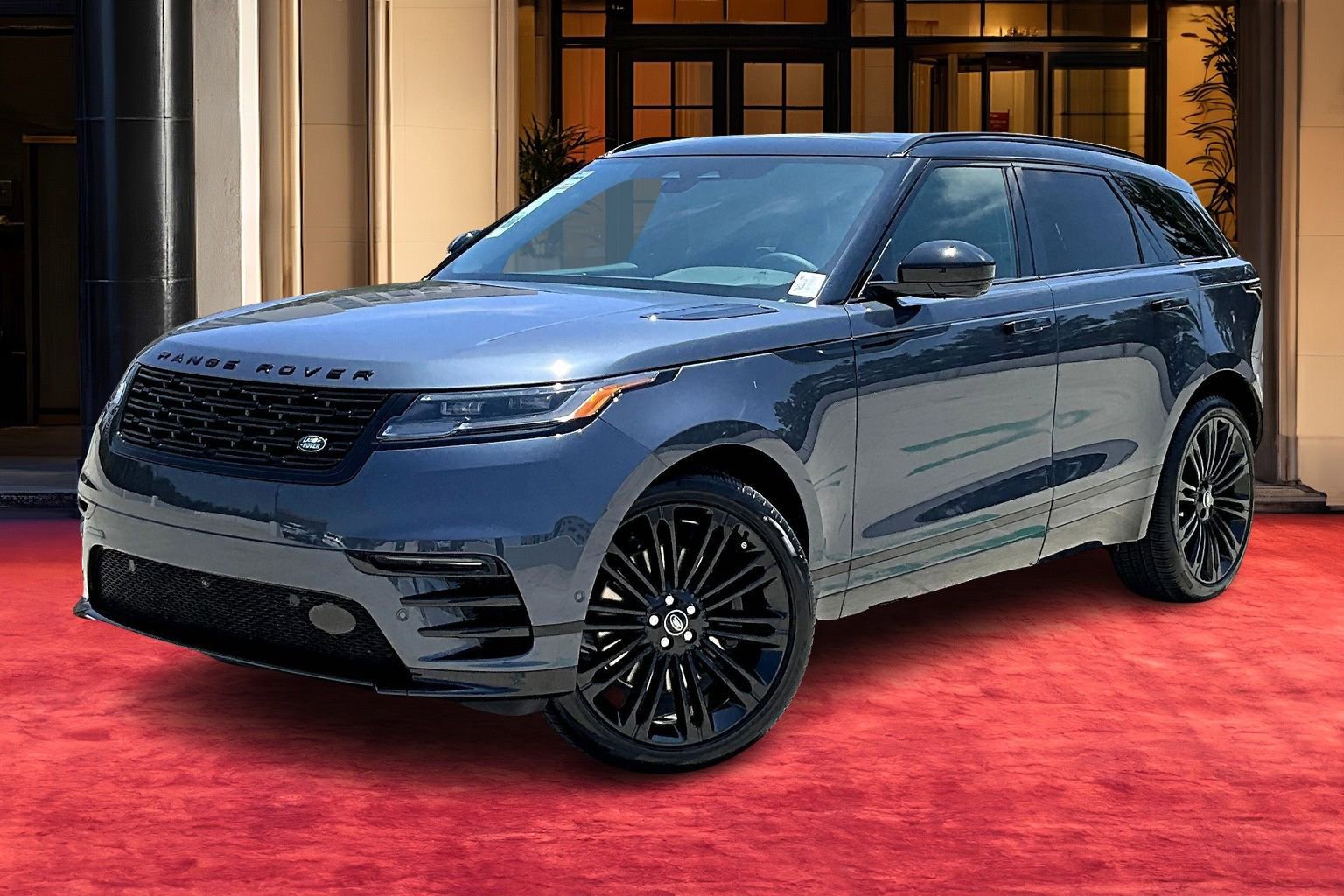 2026 Land Rover Range Rover Velar Dynamic SE's photo