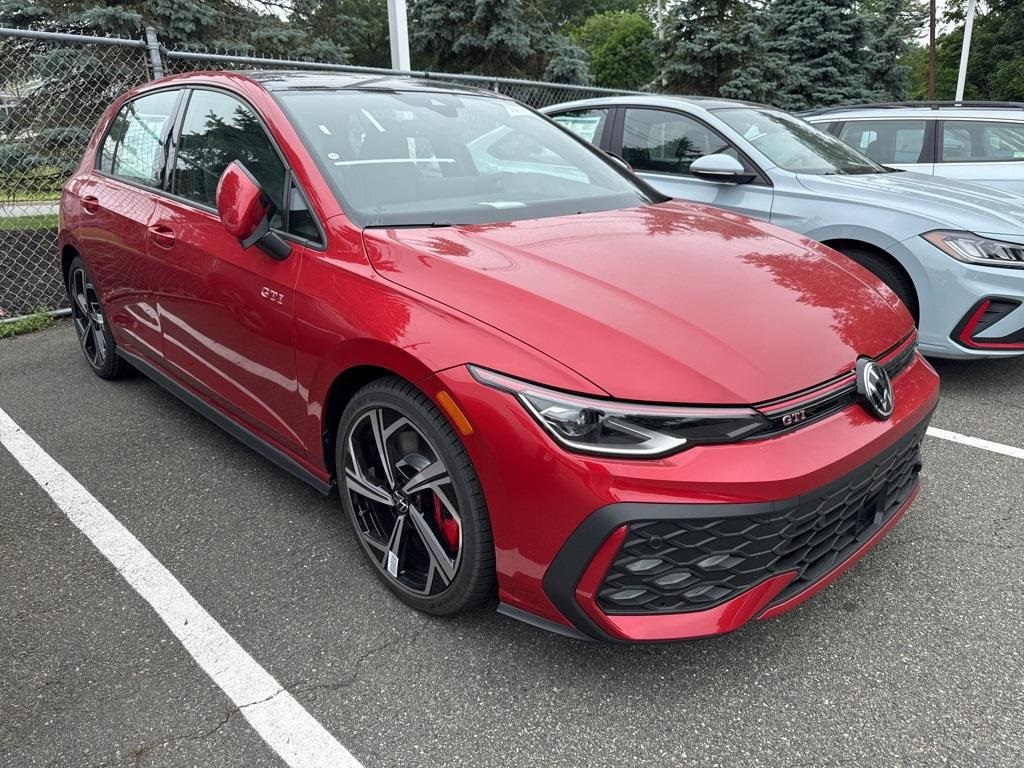2025 Volkswagen Golf GTI SE's photo
