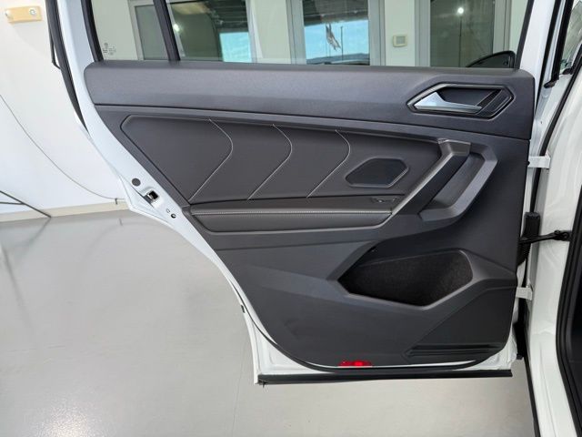 2023 Volkswagen Tiguan SE R-Line Black photo 37