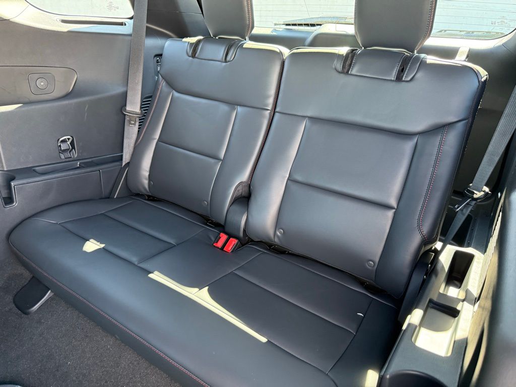 2025 Ford Explorer ST-Line photo 7