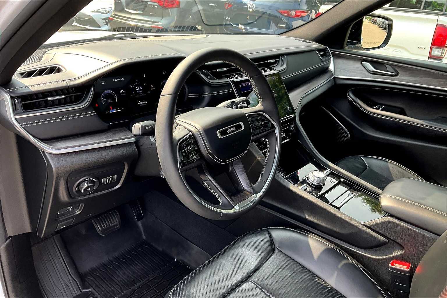 2023 Jeep Grand Cherokee Overland photo 15