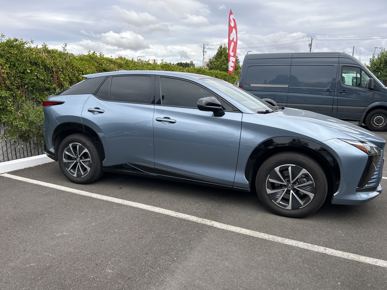 2023 Lexus RZ 450e Premium photo 3