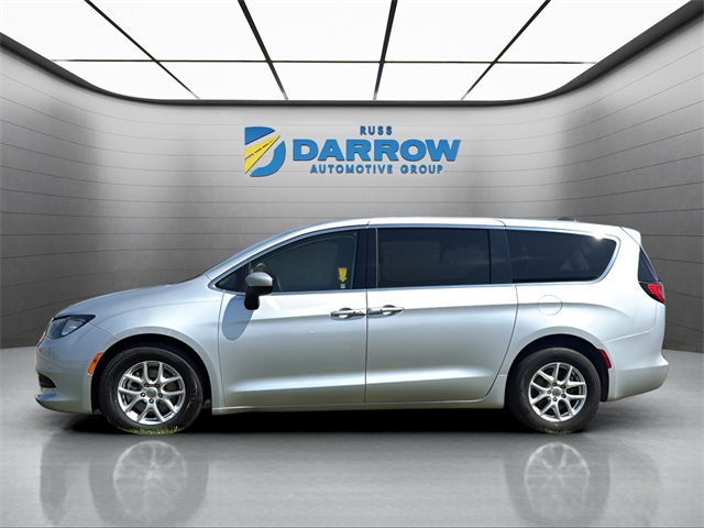 2022 Chrysler Voyager LX photo 2