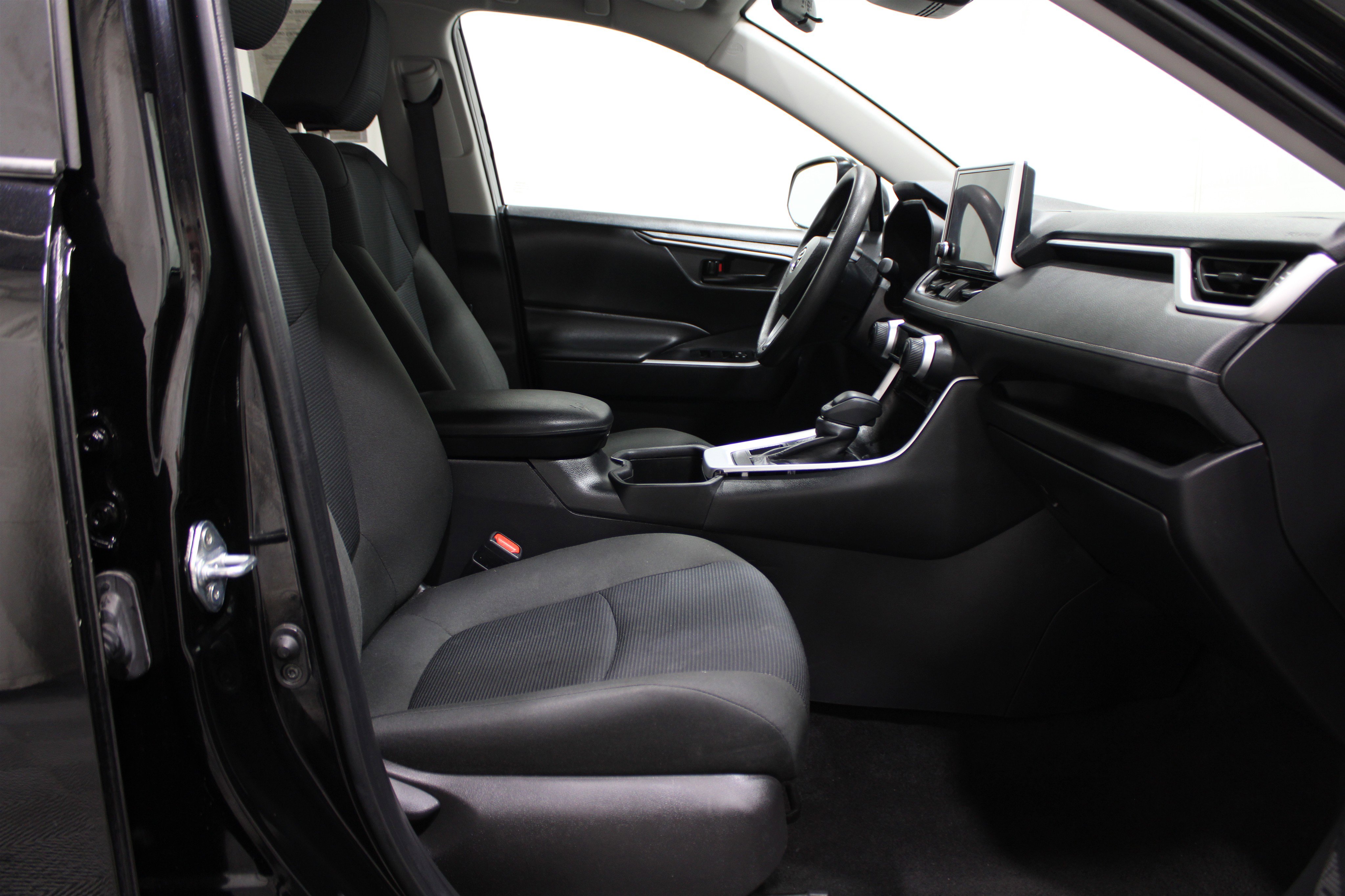 2024 Toyota RAV4 LE photo 18