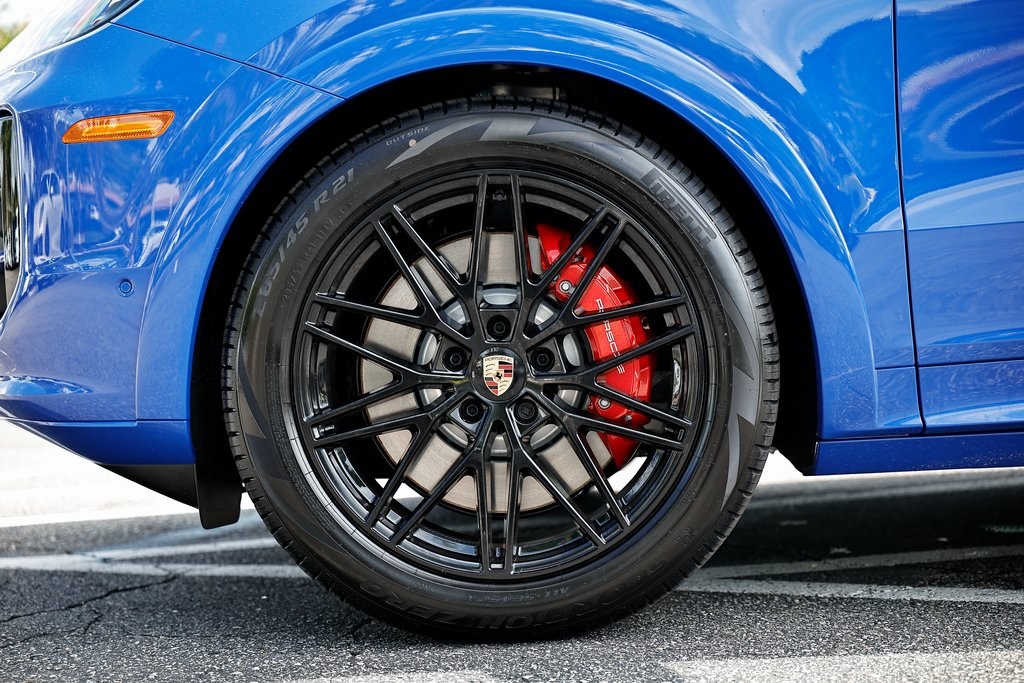2025 Porsche Cayenne GTS photo 13